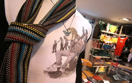 Why do people wear torn jeans?