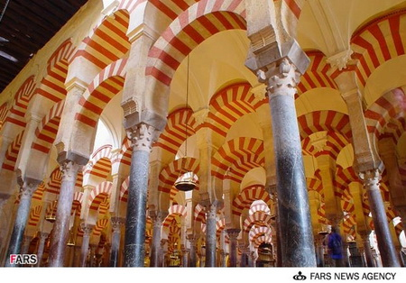 Islamic architecture as the embassy of Islamic culture and civilization