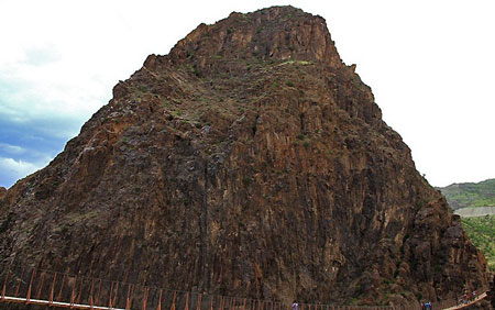 Suspended bridge of Pir Taqi